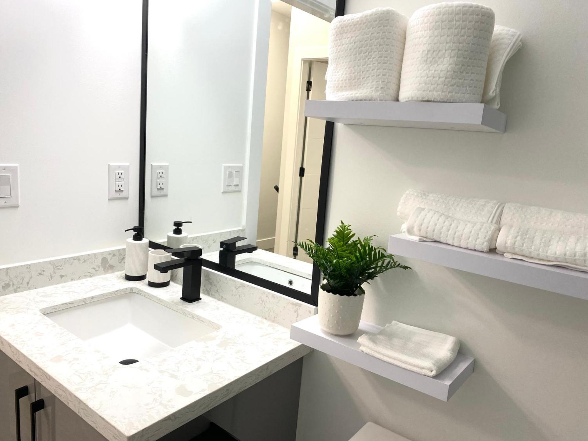 Modern And New House Near Pne With Big Garden And Free Parking Apartment Ванкувър Екстериор снимка
