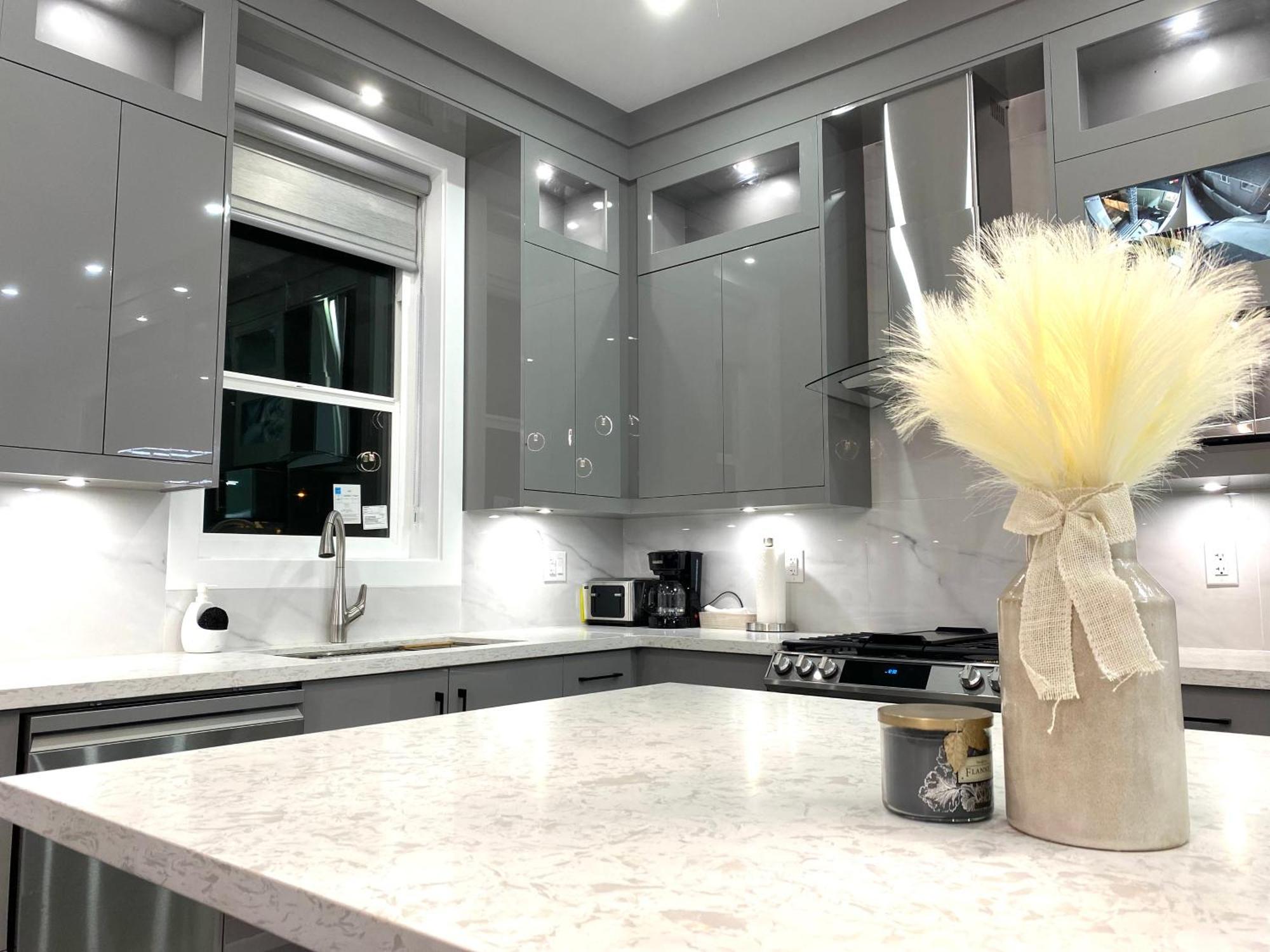 Modern And New House Near Pne With Big Garden And Free Parking Apartment Ванкувър Екстериор снимка